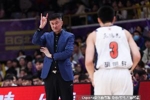 杜锋：队伍现在很困难 今天小徐和小胡身体都不好 他们都在坚持